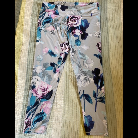 Fabletics Pants - Fabletics floral workout leggings size large